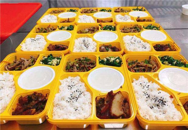 定制你的公司团餐配送,让员工更健康,更满意