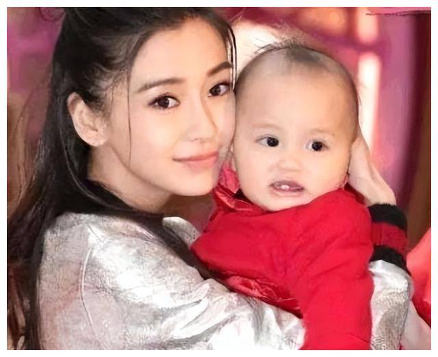 杨颖与赵丽颖整容传言真相,现实天生与改变!_实力_孩子_网友