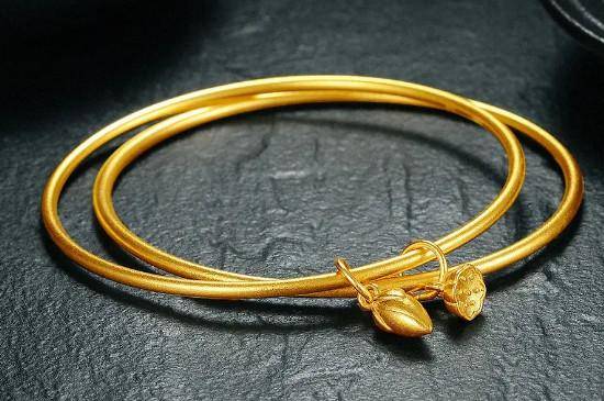 女性左手坚持戴"金手镯",或带来5个变化,多数人还