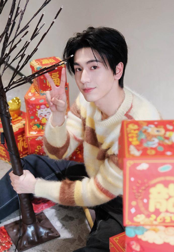 娱乐瓜 魏大勋 龚俊 张婧仪 侯明昊 邓为 张凌赫 刘昊然_情人节_营业