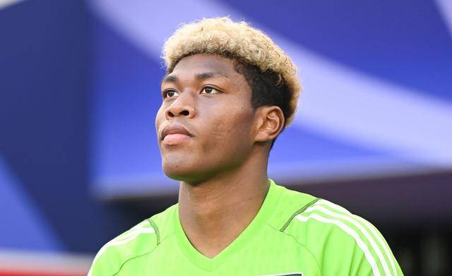 揭秘日本队门将铃木彩艳:外貌身材酷似八村塁,曾拒绝曼联邀请_阿彦