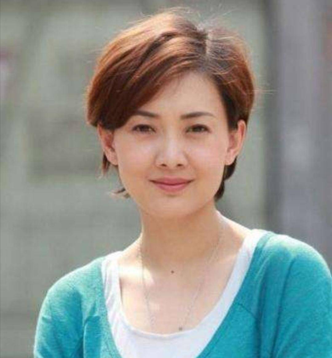 冯巩,郭冬临的媳妇,13岁夺全国冠军,八登舞台的牛莉去哪了?