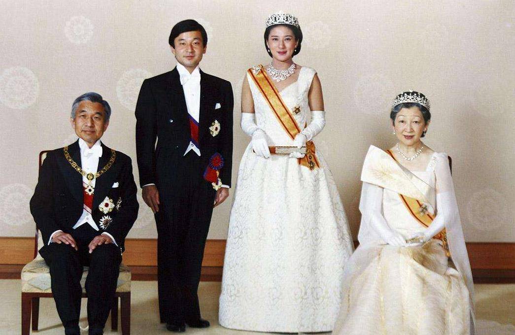 现任日本天皇只有一个女儿,将来谁能继承大统?弟弟成为最大赢家
