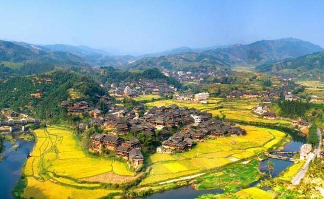 广西一绝美古镇四面环水:至今没修桥不通车,曾花万两白银建城墙_丹洲