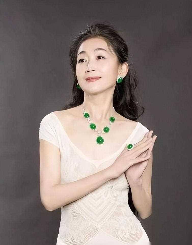 未婚未孕,却从不缺固定伴侣,3位"假清高"女星过得很_生活_俞飞鸿_婚姻