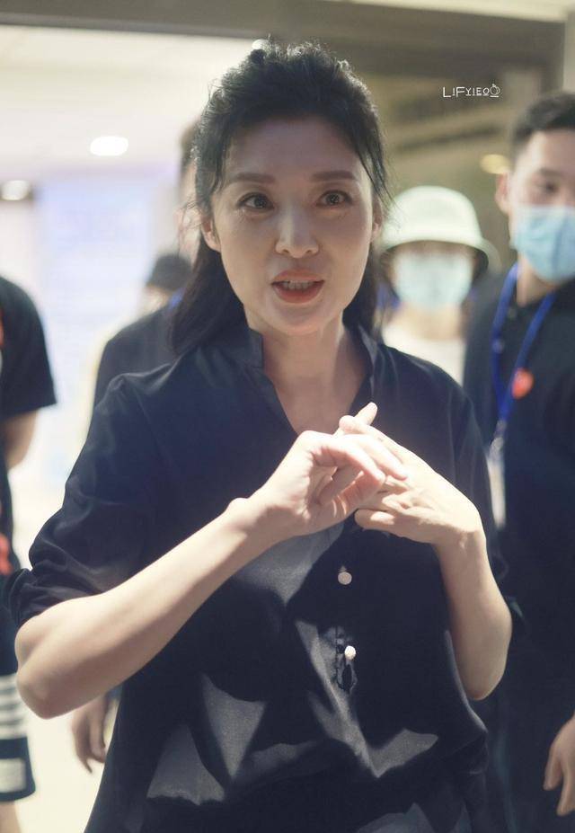 被"央视一姐"周涛惊艳到了!