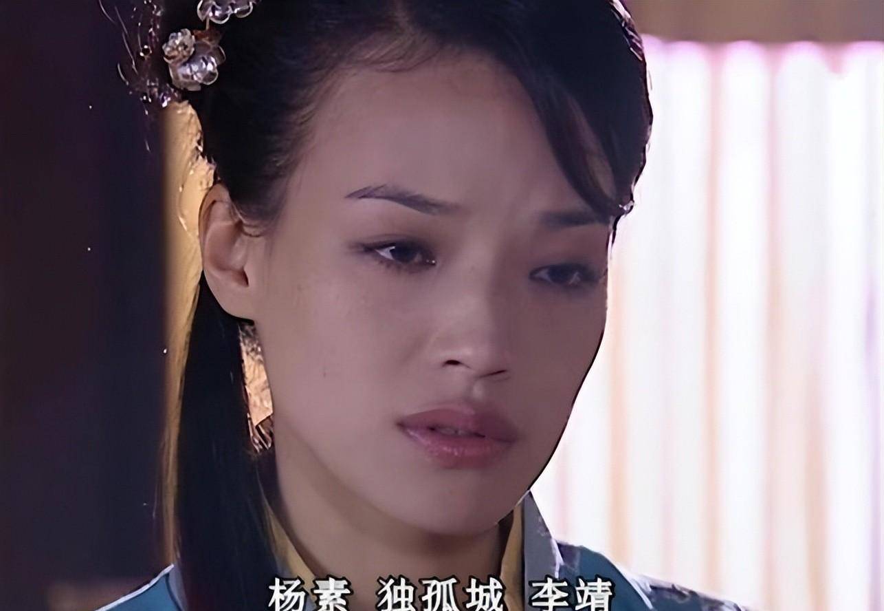 丑而不自知的女星,长相寒碜非尬演"绝世美人",怨不