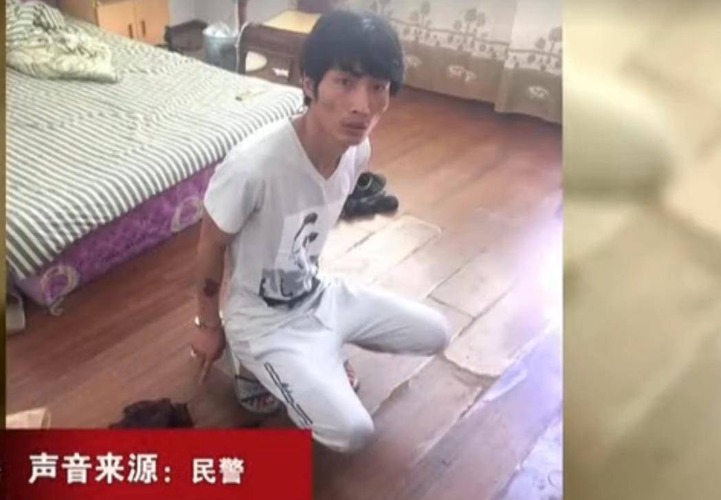 2016年,儿子被抓,河南老人坐14小时大巴给警方送锦旗:感谢你们_陈警官