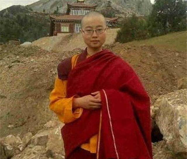 2012年,24岁大学生才貌双全却选择剃发出家,初中老师彻夜难眠_马滢