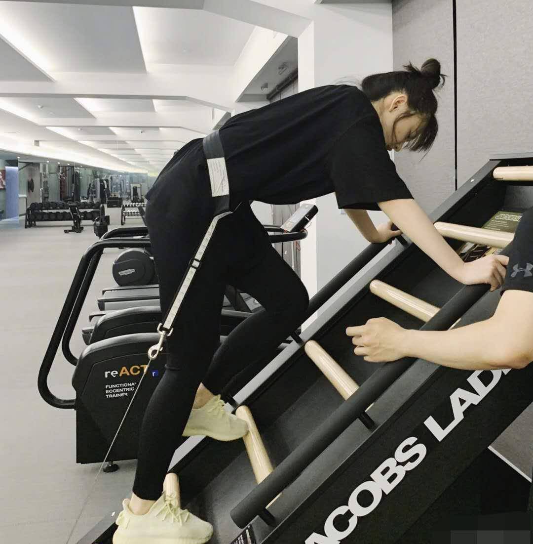 武大校花黄灿灿晒照,双马尾被吐槽俗气,毕业后灵气全无_照片_电视剧