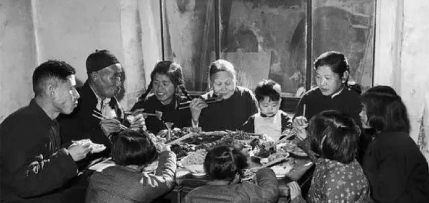 平日里过年都不一定能见到的烟酒糖茶,在汤家就没断过,那汤家这么出名