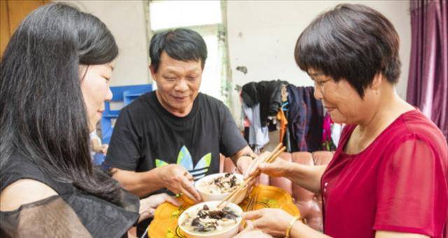 时间一久,两人都学会了一口莆田话,至于老家的瑞安话由于周围没有人会