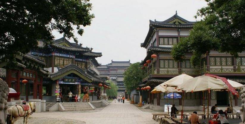 这座水浒影视城的建造地点而就在山东东平