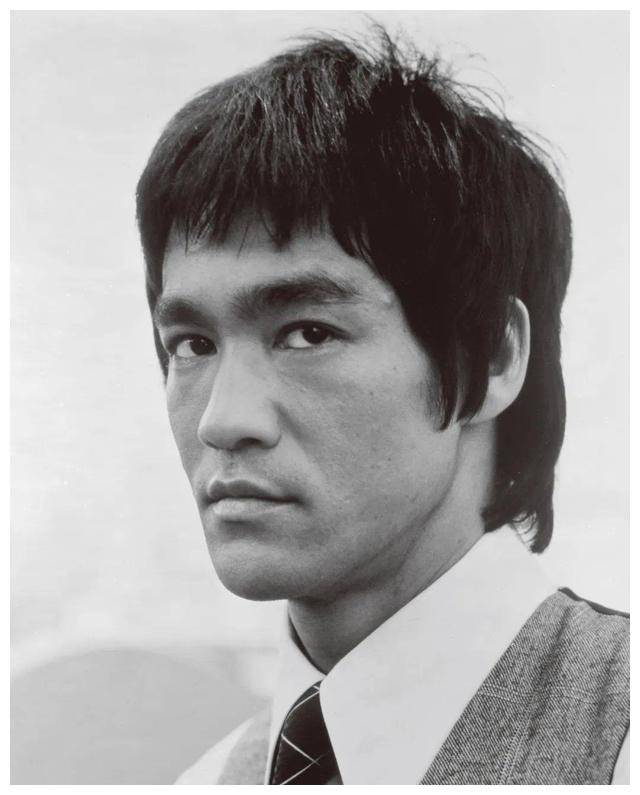 李小龙的国籍困惑:美籍华裔,华人偶像?