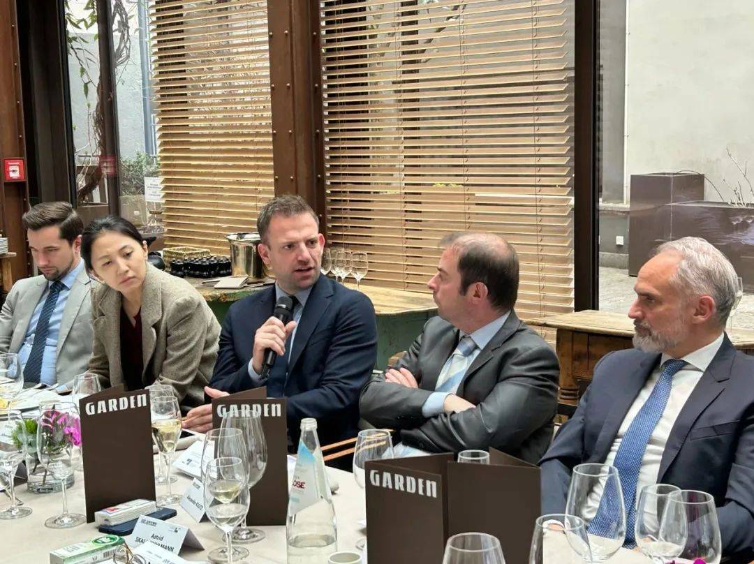 m05hlhahn)教授前德国驻卢森堡大使heinrich kreft圆桌会议二以"