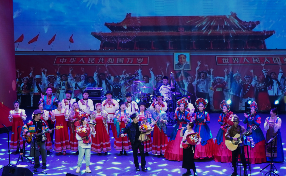 额尔古纳乐队 唱响十四冬醉人旋律_呼伦贝尔市_观众_演唱会