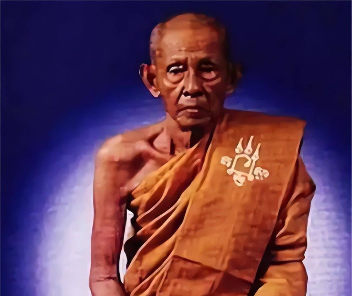 2017年,泰国一高僧去世,遗体存放100天_龙婆_寺庙_父母