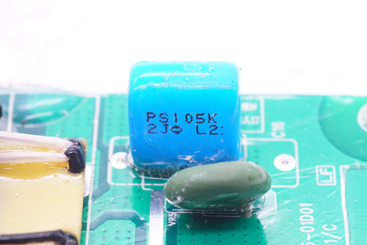 重量超过了5斤,看着就不简单,达方600w光伏并网微逆