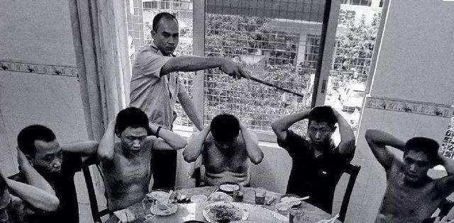 "教父"刘涌:与警察枪战,抽刘德华耳光,被捕时吞200颗安眠药_父母_儿子