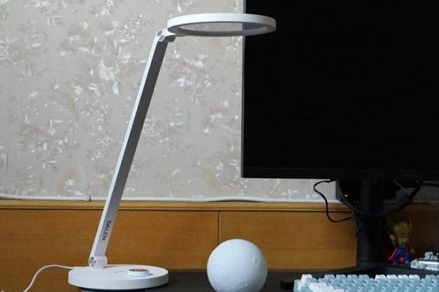 护眼灯有蓝光好还是没蓝光好呢？内含2024高性价护眼台灯推荐