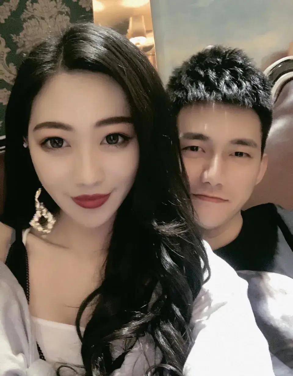 和一个亿的问题,阿哲确定跳槽代表辛选试水dy,鳕熊发圈表白阿哲_平台