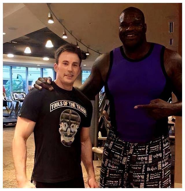 奥尼尔太壮硕!拍照也太噩梦了,肌肉再强也别接近._身材_泰森_线条