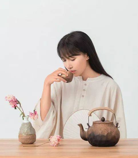 用自己的方式向世界传播中国文化的先行者_李子柒_视频_网友