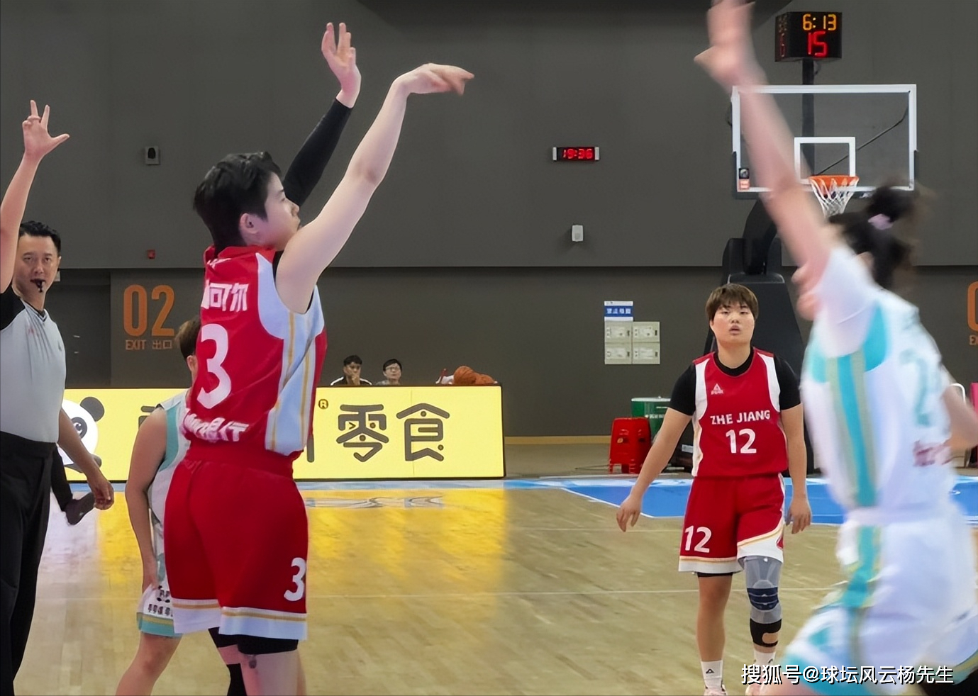 而王佳琦也不甘示弱,全场11投6中,贡献了19分11篮板12助攻的豪华数据