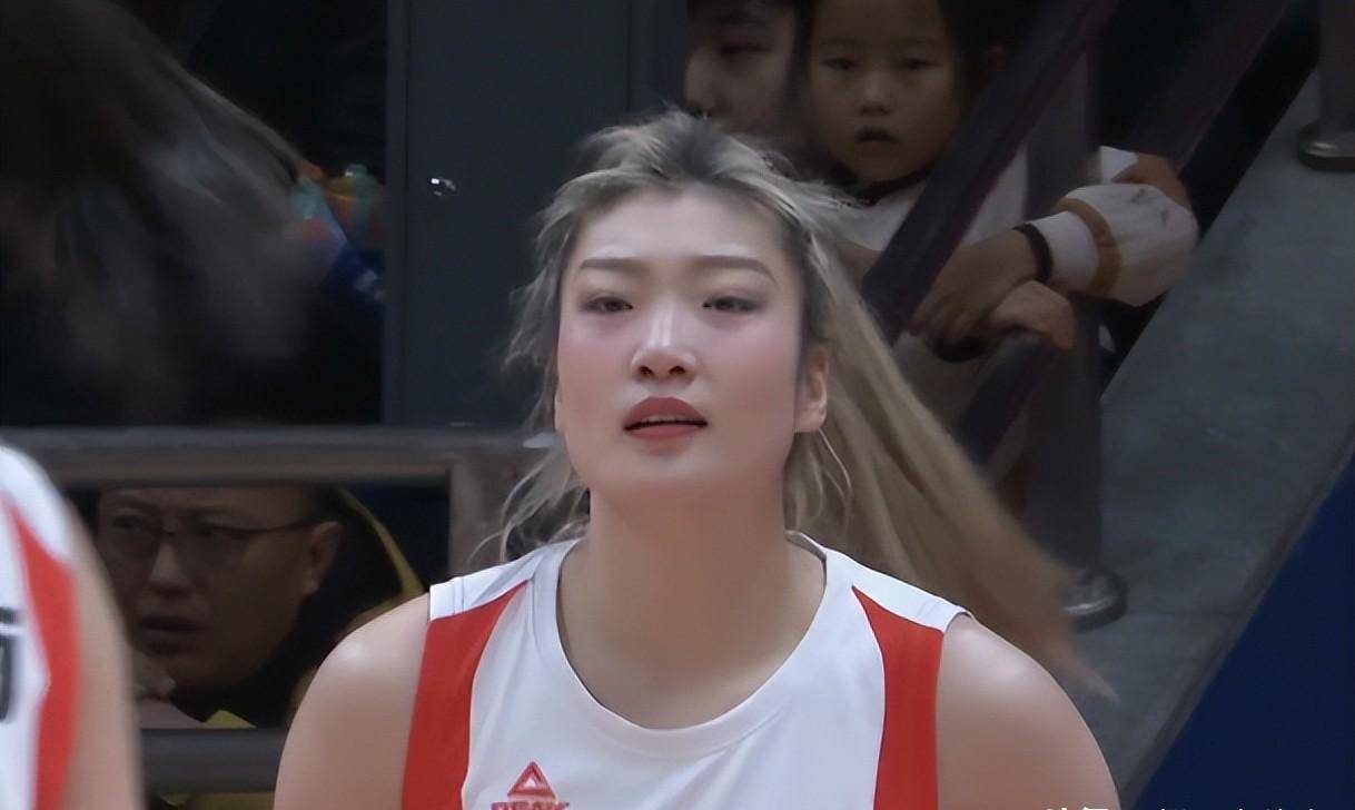 宋可欣单打力克王思雨,马伊娜后仰跳投命中.