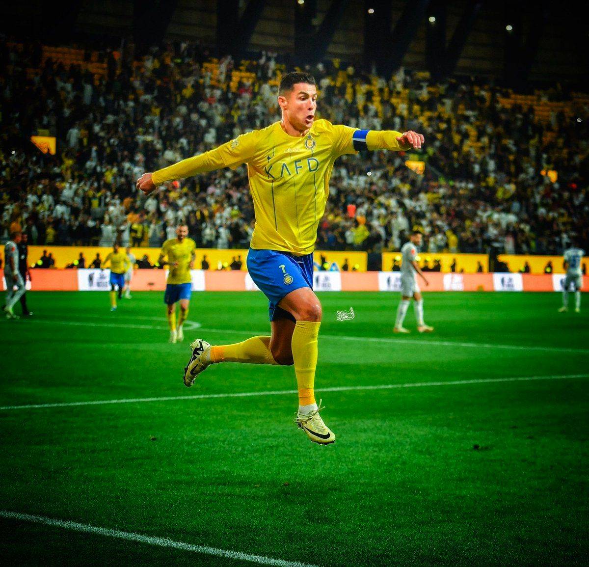 c罗亚冠2连杀,连续7场破门,生涯798胜历史第一!中国球迷狂欢!_胜利_比