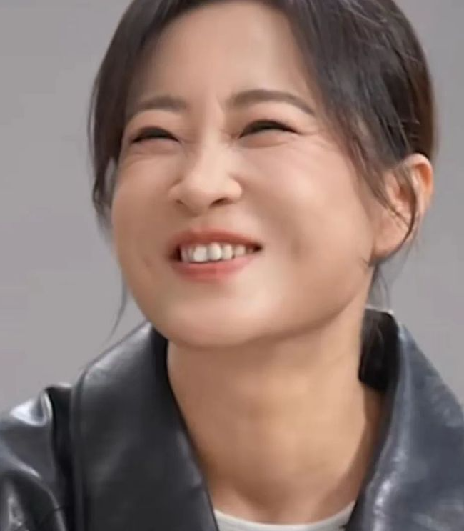 贾玲减肥出现后遗症,皮肤松弛满脸皱纹,面容憔悴显苍老_显得_极端