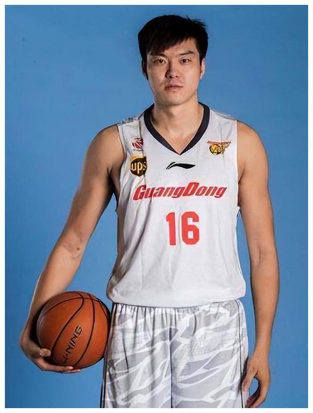 前cba球员董瀚麟揭露广东男篮内幕,西热力江也加入瓜圈风波_赛季_篮球