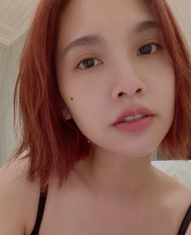 李荣浩破坏与杨丞琳约定,为妻子订制专属麦克风,上面的缩写太有心