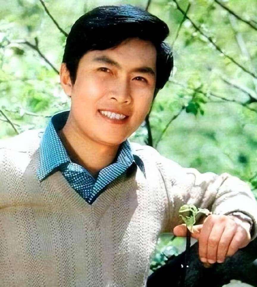 唐国强现状:国内淘金,妻儿在国外花,为残疾儿子的婚恋担心_唐英涵