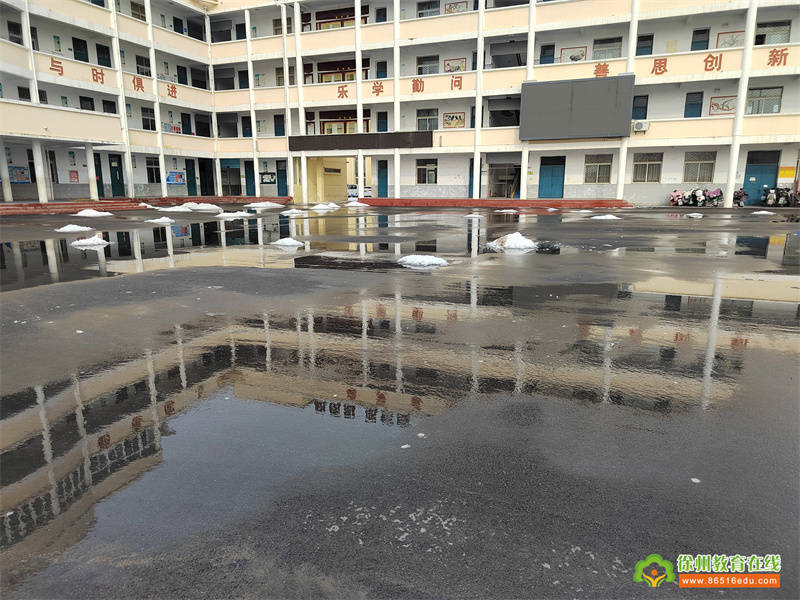 最美下雪天,最暖扫雪人——魏集中学开展扫雪除冰行动