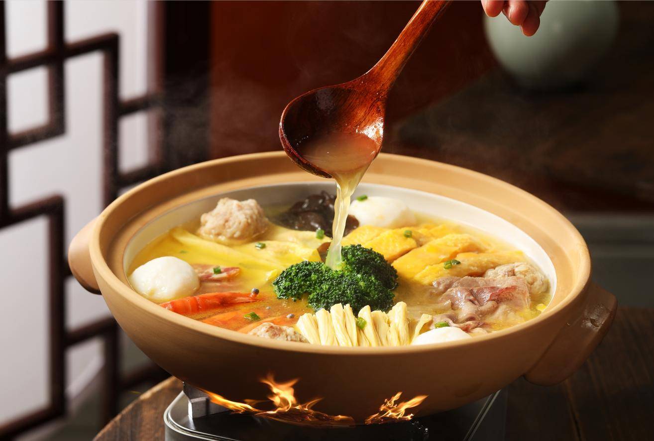 "绍三鲜"得名并不因食材种类,数量,而是因为这道菜所用的食材汇聚了