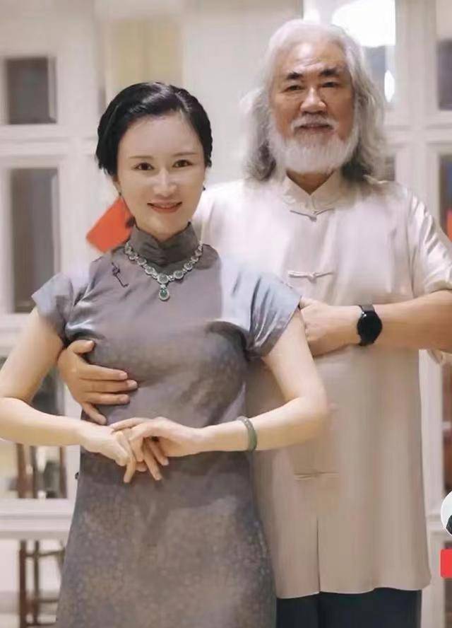 晒小娇妻合照秀恩爱,我却笑死在网友的评论区_张智正_杜星霖_照片