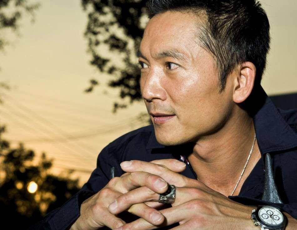 第一个对外正式宣布的徒弟,在电影中,他不仅打过李连杰,揍过甄子丹,还