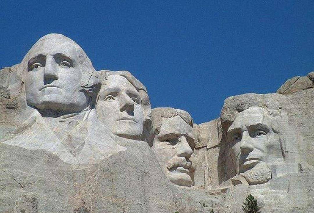 那座总统山刻有4位美国总统,是美国标志,但也被称为烂尾工程_雕像_拉