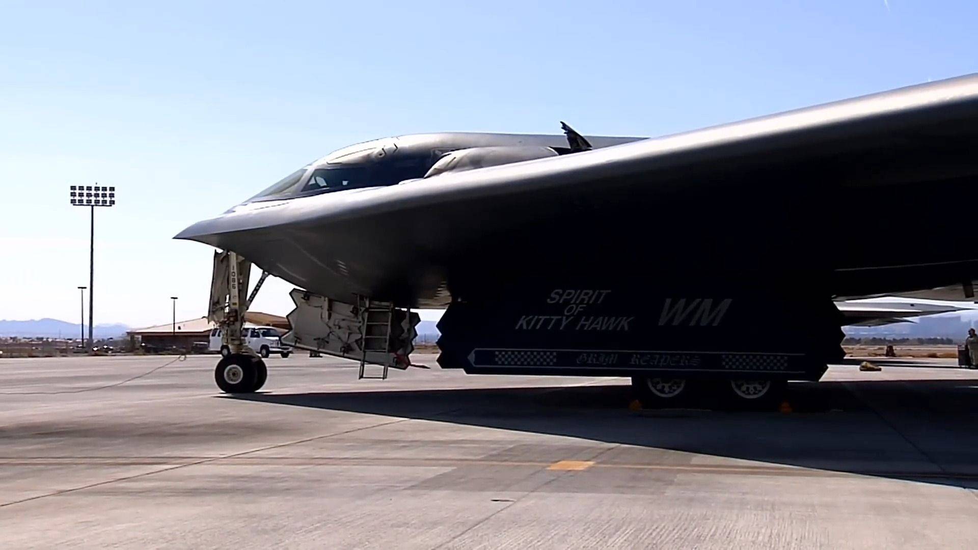 全球最先进的10款轰炸机威力排名,俄tu-160轰炸机,却只能排第三_战略