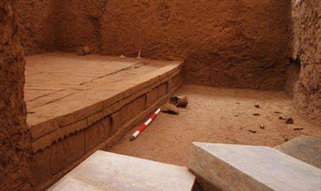 2010年,山西农民发现自家农田有一地洞_墓室_古墓_贾德