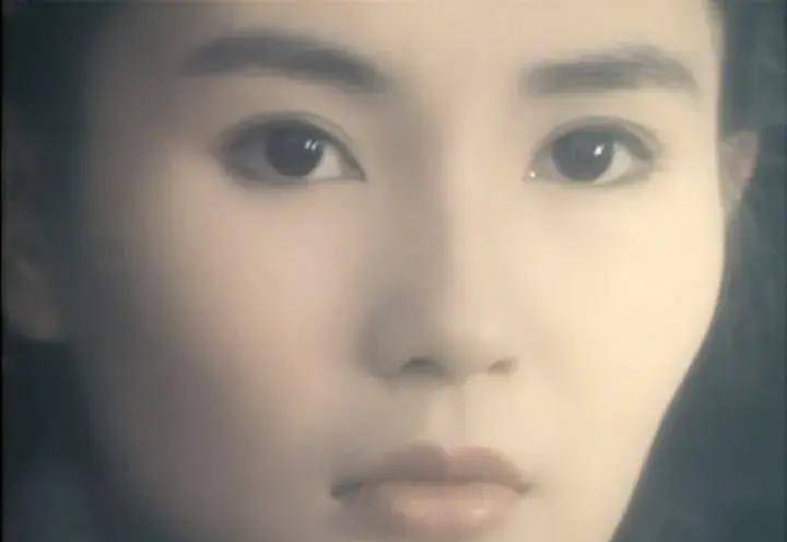 90年代的香港爱情电影的一座高峰,很多人只听说但没