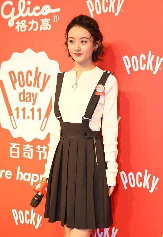 赵丽颖离婚后,穿着打扮好有少女感,百褶裙配短发,妥妥少女范_校园