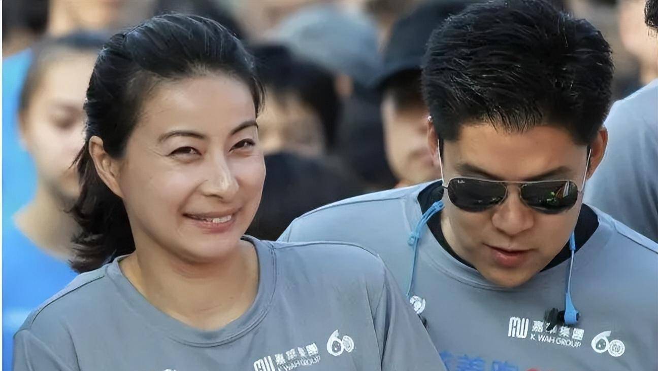 7岁霍中妍:长得比妈妈郭晶晶还有"富贵相"_霍启刚_教育_父母