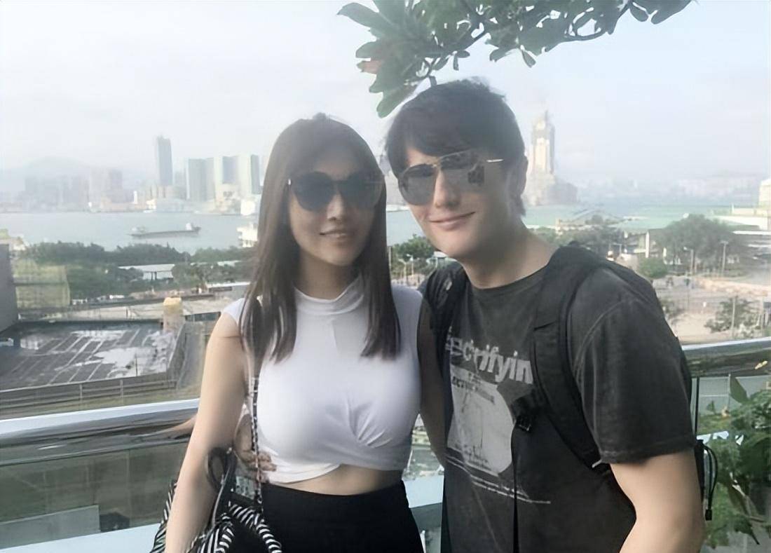 蒲巴甲和老婆照片图片