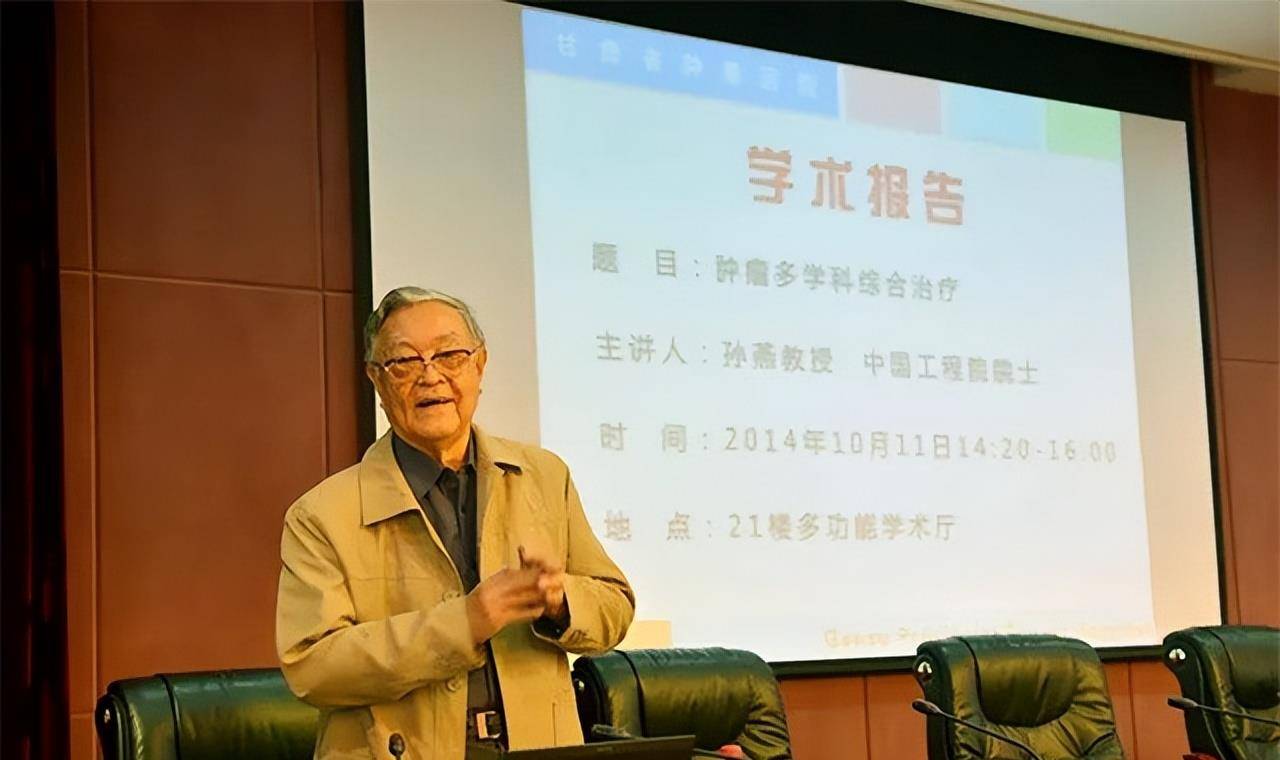 直到65年,内科病床终于增加到了30多张,科里也有了5位青年医生,2位