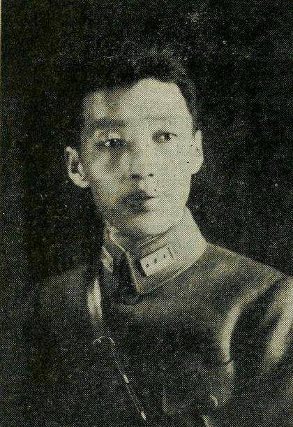 荒诞不羁,父子同日成亲 螳臂挡车,巨匪郭清的荒唐