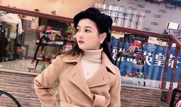 袖珍美女黄韵伊:初中退学独自北漂,如今年入百万,追求者众多_孩子