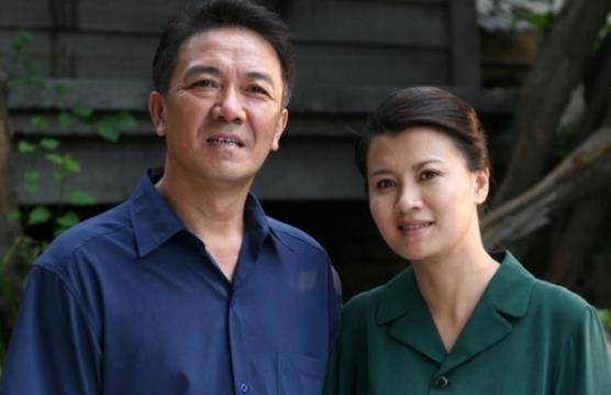 两人婚后至今无子,恩爱无比一如从前_张瑞琪_何明翰_舞台剧