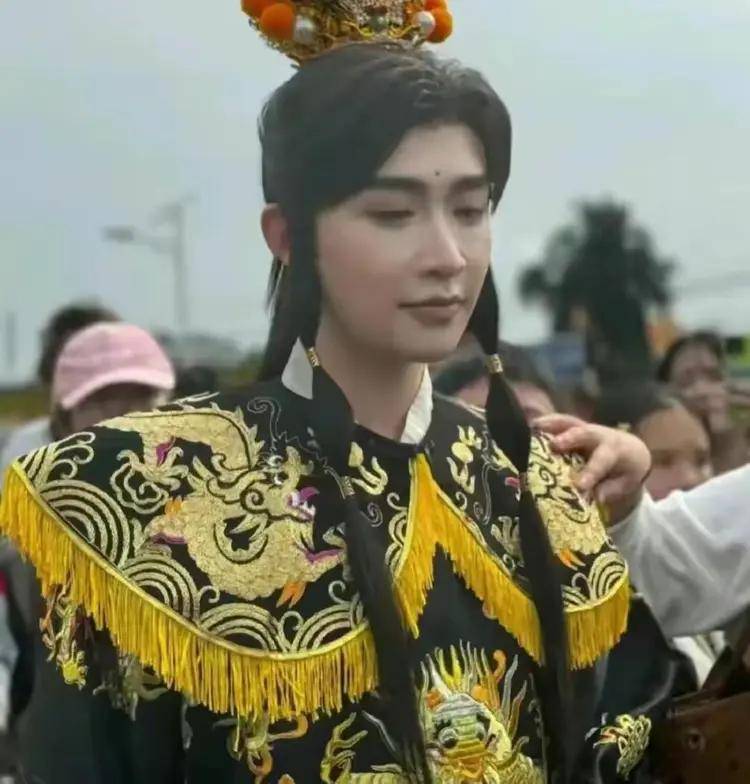 网红cos赵世子事件升级,本人曾参加《创造营》,抛圣杯道歉遭打脸_小朱